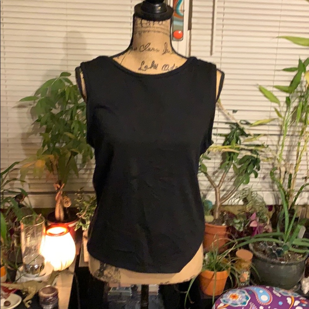 NWT. GAP Top. Size L.
